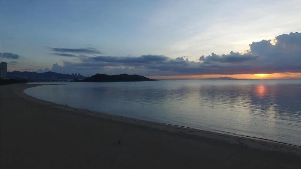 Starway Zhuhai Bihai Hotel 3*,