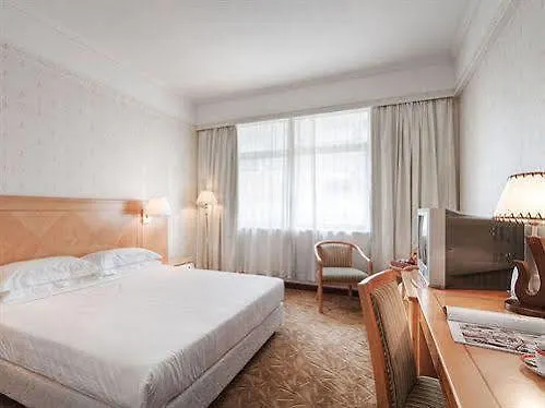Starway Zhuhai Bihai Hotel 3*,